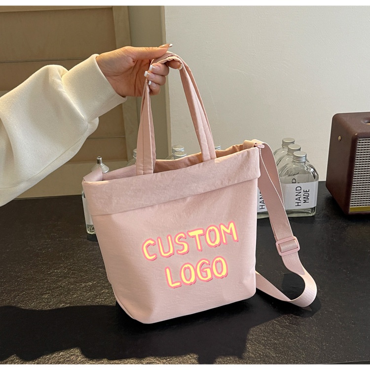 Borsa Tote in Nylon con Logo P - Women Bags Logo recensione e prezzo